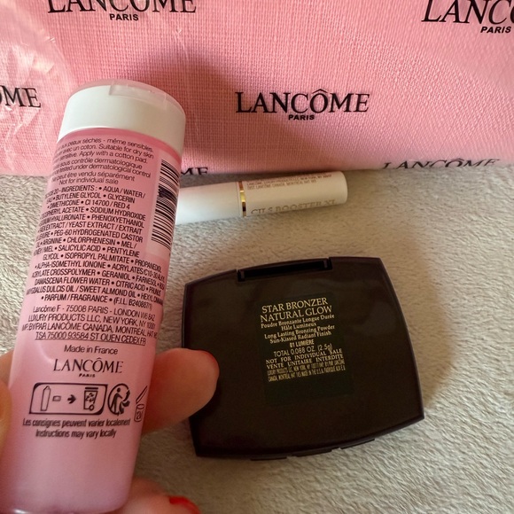 New Lancome Cosmetic Make Up Set & Pink
Cosmetic Bag - Picture 10 of 14